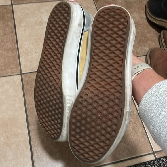 VANS - Picture 2 of 4